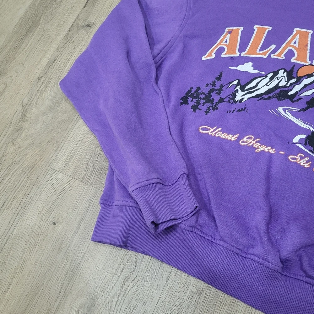 H&M Alaska Ski Resort Graphic Purple Sweatshirt Top Size: Large - Picture 5 of 7